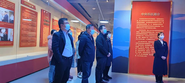 九州体育(JiuZhou Sports)官方网站党支部参加“参观苏区振兴十周年成就展及红色图书馆”的专题活动
